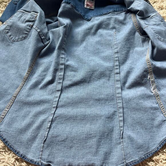 Levi's Western Shirt Womens M Blue Denim Cotton Tailored Fit Cowboy Pearl Snap - Picture 9 of 11